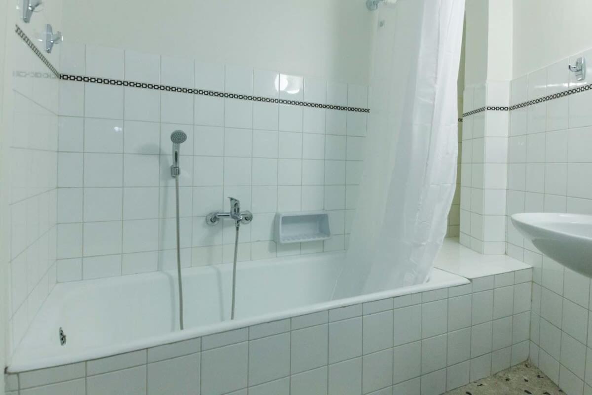 Charming Vintage 2Br Apartment With Balcony In Koukaki Αθήνα Εξωτερικό φωτογραφία