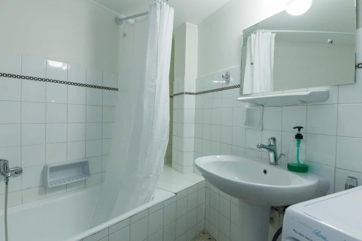 Charming Vintage 2Br Apartment With Balcony In Koukaki Αθήνα Εξωτερικό φωτογραφία